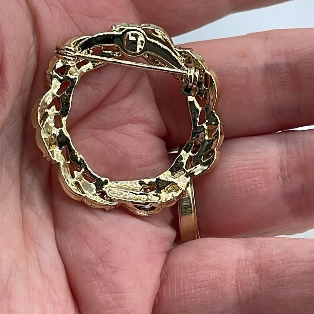 Vintage Gerry’s wreath brooch. Hallmarked.